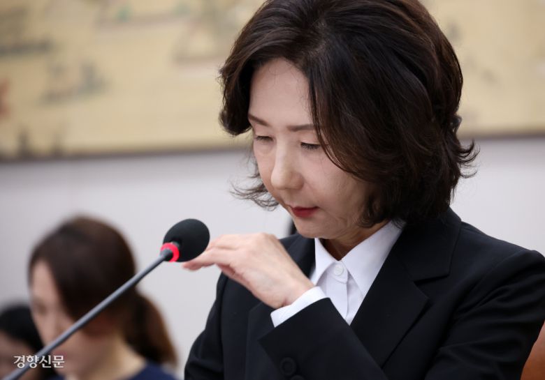 이진숙 부총리 겸 교육부 장관 후보자가 지난 16일 국회 교육위원회에서 열린 인사청문회에서 의원들 질의를 듣고 있다. 권도현 기자