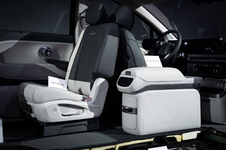아이오닉9의 2열 스위블 시트. 현대트랜시스 제공