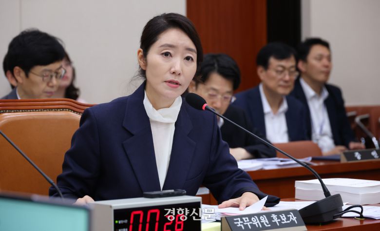 강선우 여성가족부 장관 후보자가 지난 14일 국회 인사청문회에서 강 후보자가 의원들의 질의에 답변하고 있다. 권도현 기자