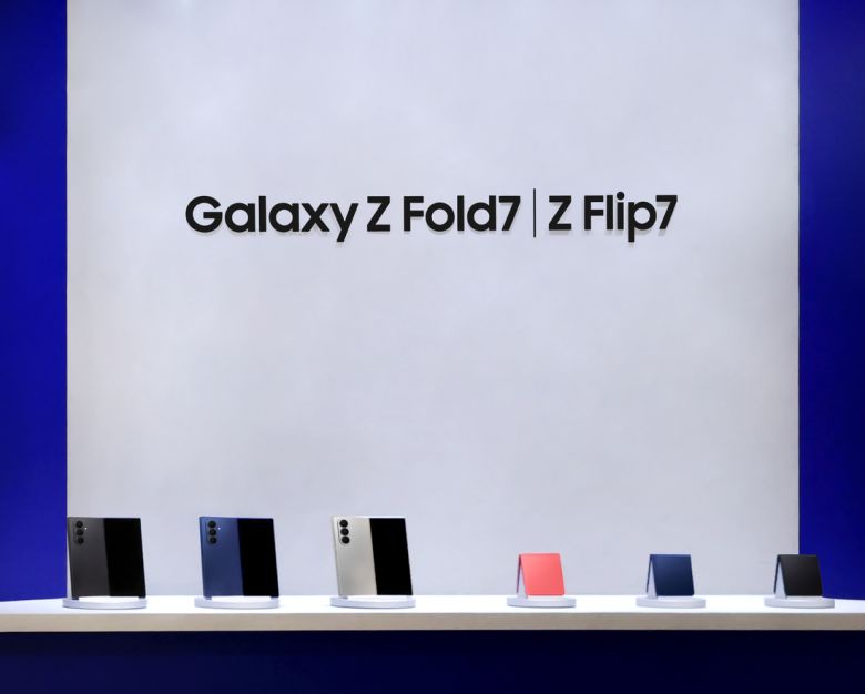 삼성전자의 신형 폴더블 스마트폰인 갤럭시 Z 폴드7(왼쪽)과 플립7. 삼성전자 제공