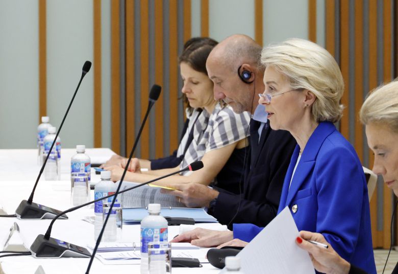 23일 일본 도쿄 게이단렌(일본경제단체연합회) 본부에서 열린 회의에 참석한 우르줄라 폰 데어 라이엔 유럽연합(EU) 집행위원장. EPA연합뉴스