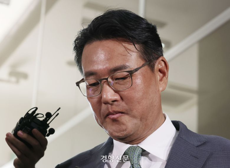 김태효 전 국가안보실 1차장이 지난 11일 서울 서초구 서초한샘빌딩에 차려진 순직해병(채상병) 특검팀 사무실에 피의자로 조사를 받기 위해 출석하고 있다. 한수빈 기자