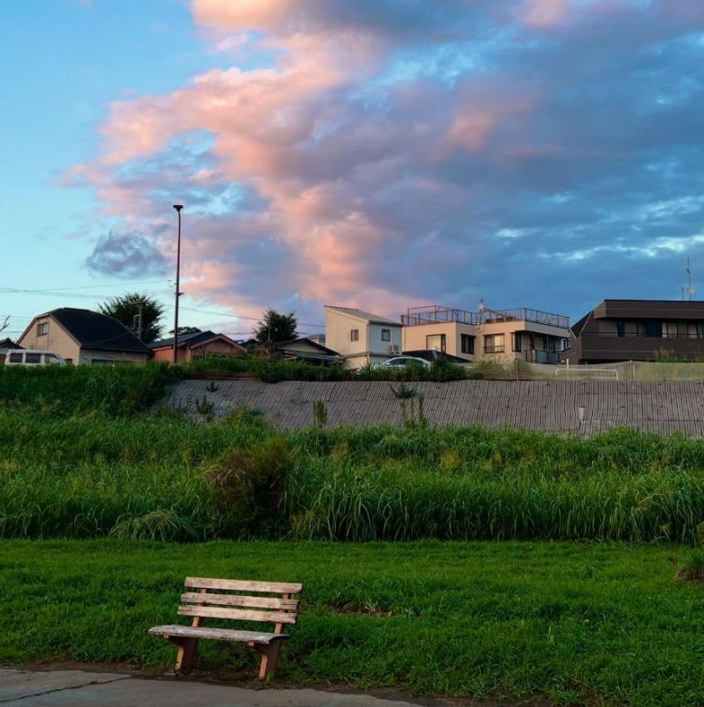 오쿠야마 요시유키 감독이 인스타그램에 올린 실제 벤치 사진. 그는 “벤치를 보러갈 때 편한 신발을 신고 갈 것을 추천한다”고 썼다. 인스타그램 갈무리