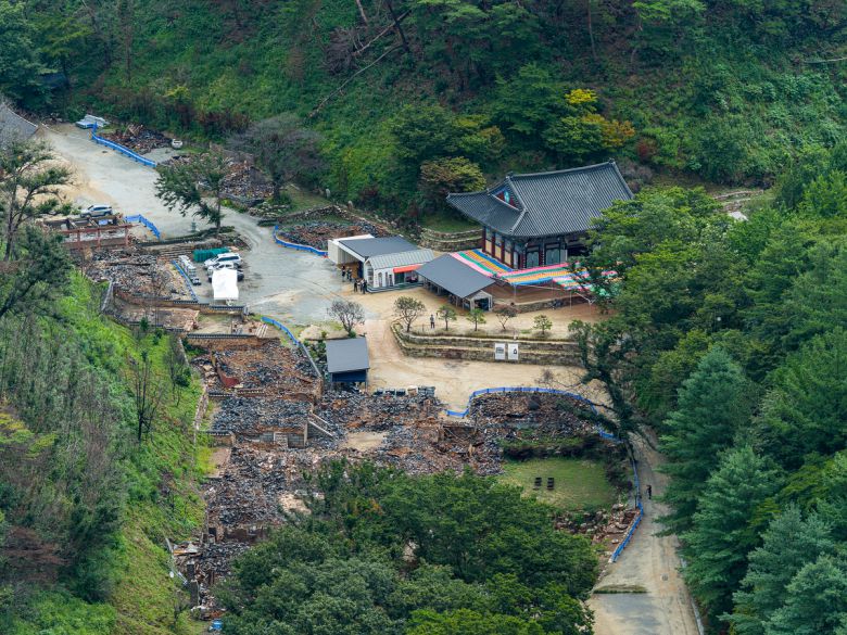 지난 3월 발생한 산불로 큰 피해를 본 경북 의성에 있는 고운사 전경. 그린피스 제공