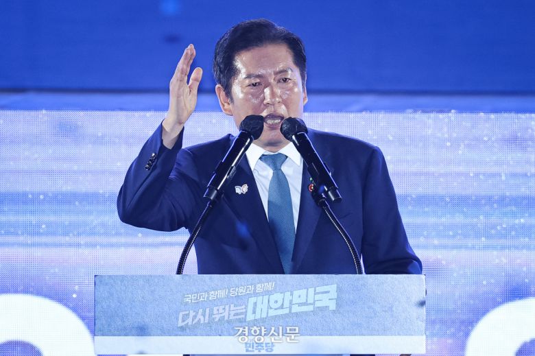 정청래 더불어민주당 신임 당대표가 지난 2일 경기 고양시 킨텍스에서 열린 제2차 임시전국당원대회에서 대표 수락 연설을 하고 있다. 박민규 선임기자