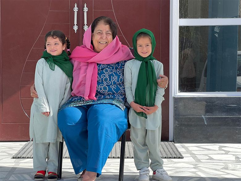 아프가니스탄 카불에 여학교를 설립하고 여성 교육에 헌신해온 라지아 잔 여사. 라지아의 희망의 빛 재단