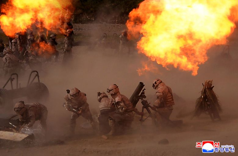 북한은 지난 11일 조선인민군 대연합부대관하 전술적 포병구분대들의 사격훈련경기를 진행했다고 조선중앙통신이 12일 보도했다. 연합뉴스