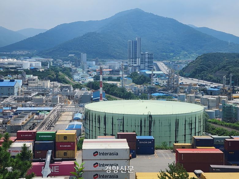 전망대에서 바라본 여수 시내 모습. 고귀한 기자