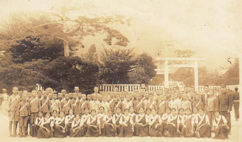 학생들의 조신신궁 참배. 민족문제연구소 제공