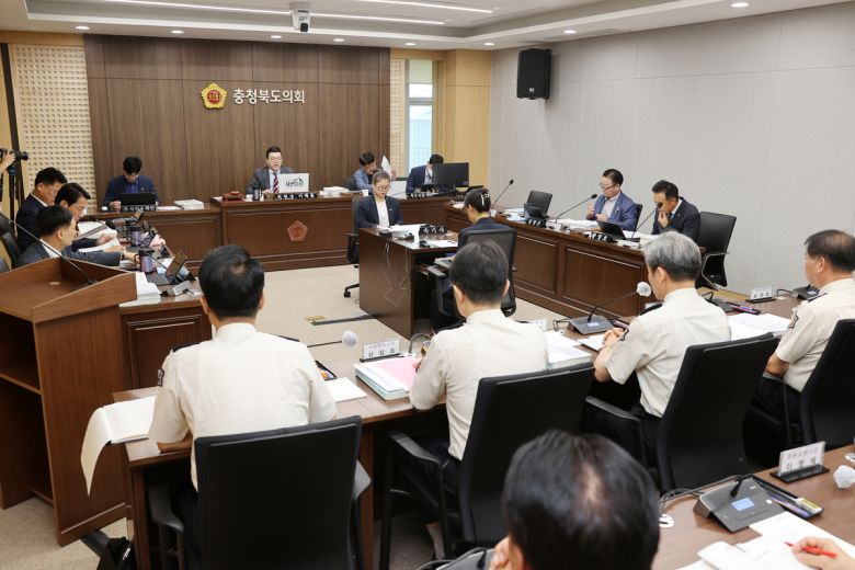 충북도의회 건설환경소방위원회. 충북도의회 제공.