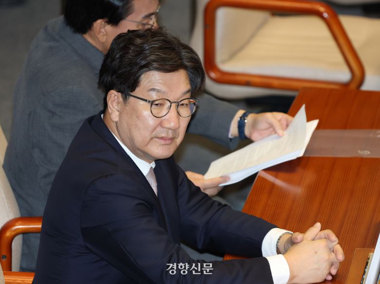 권성동 국민의힘 의원이 9일 본인에 대한 체포동의안이 보고된 국회 본회의에 참석했다. 박민규 선임기자