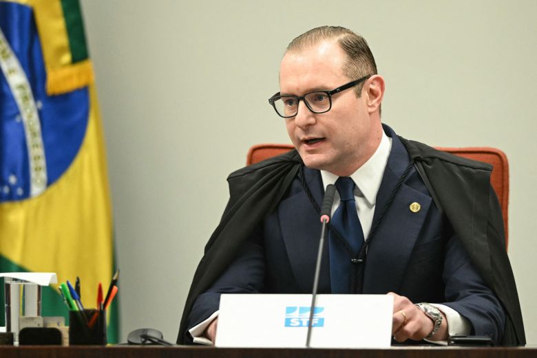 크리스티아누 자닌 브라질 연방대법원(STF) 대법관이 11일 현지시간) 브라질리아의 연방대법원에서 열린 자이르 보우소나루 전 대통령(2019~2022년 재임)의 쿠데타 모의 혐의 재판에서 발언하고 있다. AFP연합뉴스