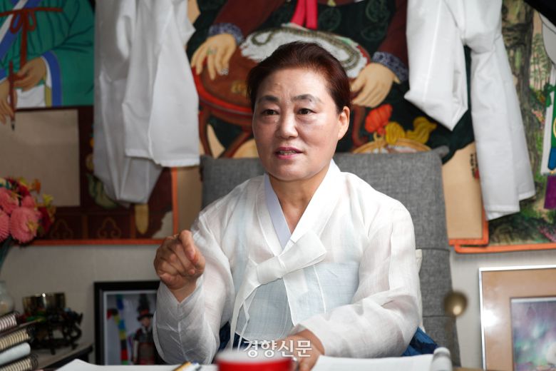 이지녀 만신이 지난 9월 8일 서울 종로구 신당에서 주간경향과 인터뷰를 하고 있다. 정지윤 선임기자