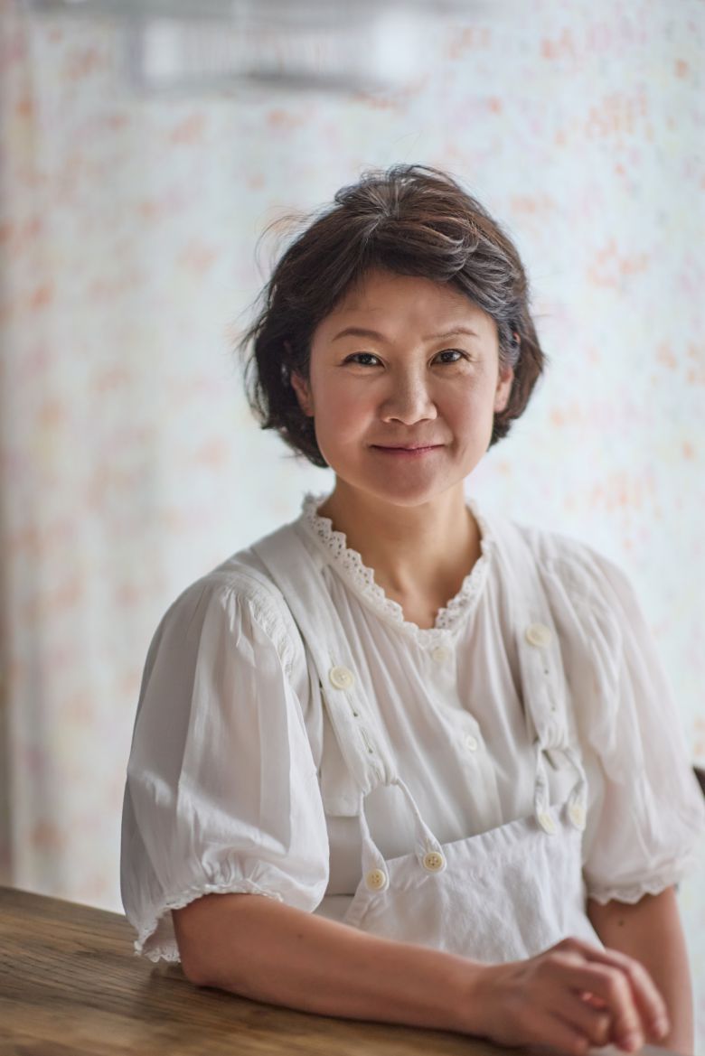 노스탤지어 짙은 아버지의 레시피를 재현하며 과거와 현재의 소통을 시도하고 있는 히데코. 나카가와 히데코 제공