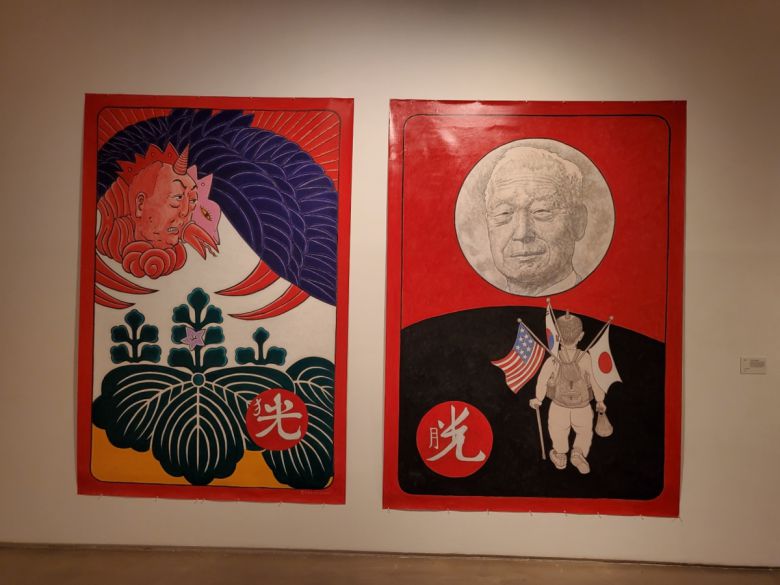 대구 봉산문화회관 1전시실에 지난 24일 윤석열 전 대통령과 김건희씨를 비판한 것으로 추정되는 작품 ‘똥광’, 이승만 전 대통령을 비판한 ‘팔광’이 내걸려 있다. 현재 1전시실은 폐쇄된 상태다. 대경미술연구원 제공