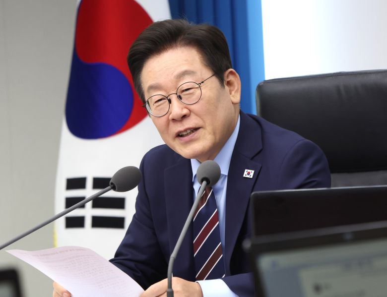 이재명 대통령이 지난 2일 서울 용산 대통령실 청사에서 열린 제12차 대통령 주재 수석보좌관회의에서 발언하고 있다. 대통령실사진기자단