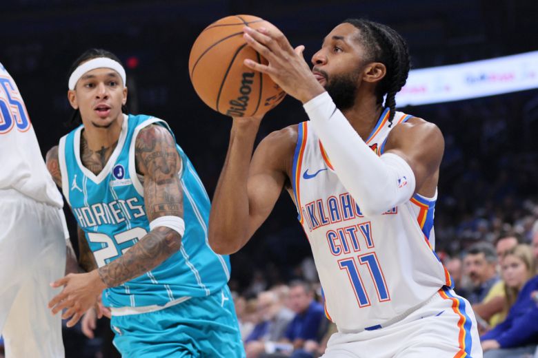 NBA 소속 오클라호마 시티 선더와 샬럿 호네츠 간의 경기가 9일(현지시간) 오클라호마에서 벌어지고 있다./AP연합뉴스