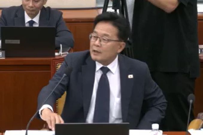 국회 과학기술정보방송통신위원회 소속 김우영 더불어민주당 의원. 국회 의사중계 영상 캡처