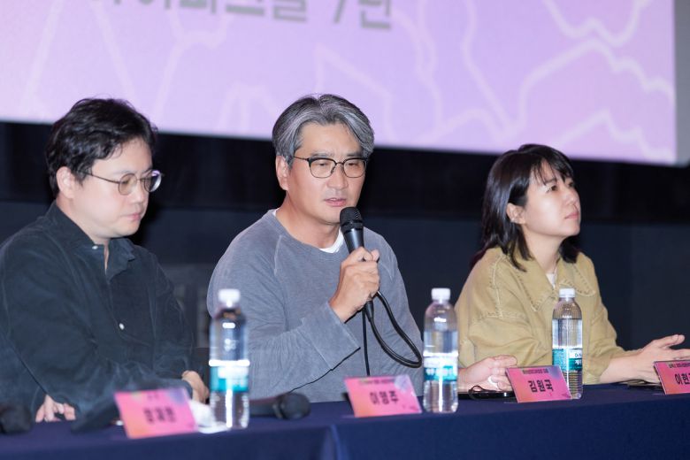 제21회 미쟝센단편영화제 사흘째인 18일 서울 CGV 용산아이파크몰에서 열린 ‘한국 영화의 도약을 위한 제언’ 포럼에 참석한 이영주 CJ ENM 영화사업전략 팀장(왼쪽부터), 김원국 하이브미디어코프 대표, 이현정 쇼박스 영화사업본부장이 참석해 발언하고 있다. 미쟝센단편영화제 제공