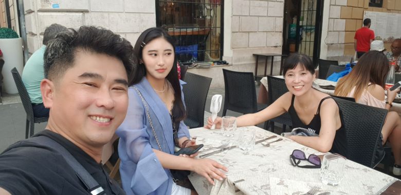 조예진씨(가운데)의 가족사진. 박지연씨 제공