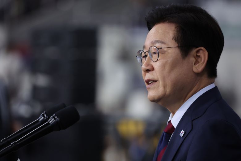 이재명 대통령이 지난 17일 부산아시아드주경기장에서 전국체전 개막식 기념사를 하고 있다.  연합뉴스