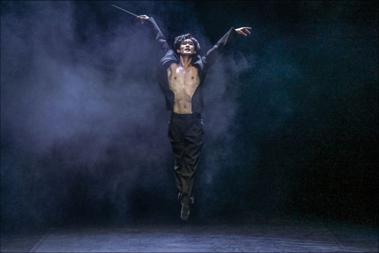 허용순의 ‘Under The Trees’ Voices‘의 공연 모습.     세종문화회관 제공