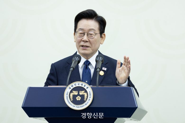 이재명 대통령이 지난 1일 경북 경주 APEC 국제미디어센터에서 기자회견을 하고 있다. 김창길 기자