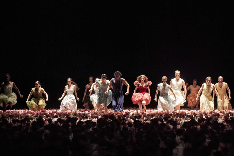 피나 바우슈의 <카네이션> 공연 모습.   LG아트센터 제공