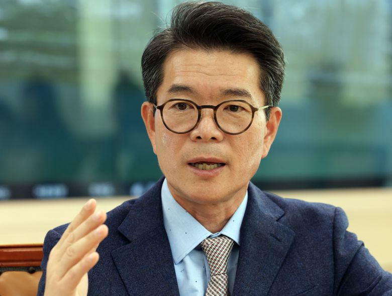 정원오 성동구청장이 5일 서울 성동구 성동구청 회의실에서 경향신문 기자와 인터뷰를 하고 있다. 서성일 선임기자