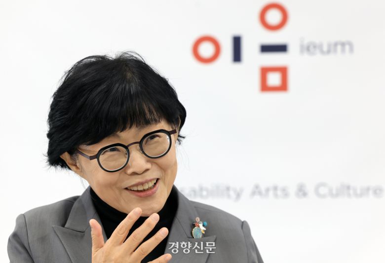 방귀희 한국장애인문화예술원 이사장이 지난달 28일 서울 대학로 이음센터에서 경향신문과 인터뷰를 하고 있다. 서성일 선임기자