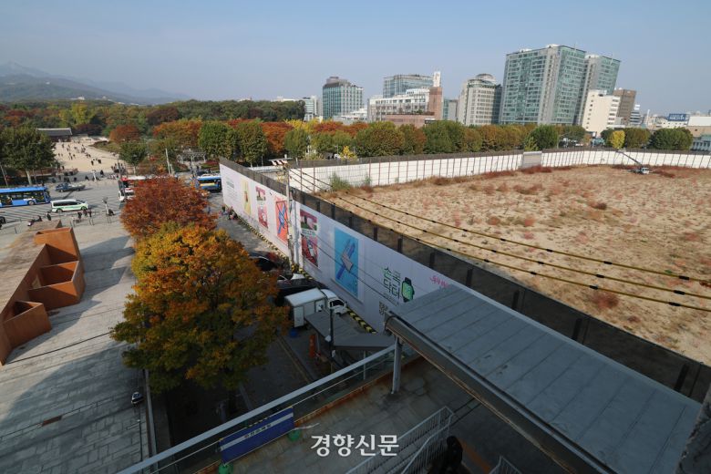 국가유산청과 협의 없이 역사문화환경 보존지역 바깥에서의 개발 규제를 완화한 서울시 조례 개정이 유효하다는 대법원 판결이 나온 6일 서울 종로구 세운4구역. 정효진 기자