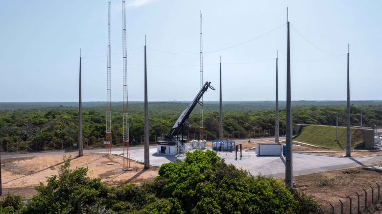 이노스페이스의 발사체 ‘한빛-나노’가 22일(현지시간) 이륙할 브라질 알칸타라 우주센터 발사장에서 각종 장비들이 가동되고 있다. 이노스페이스 제공