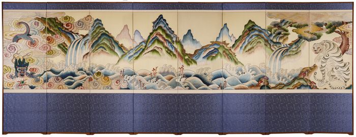 제작에 3년이 걸린 10폭 병풍 청룡백호도. 청룡과 백호의 익살스러운 표정뿐만 아니라 산천 풍경의 색감이 조화롭고 아름답다. 이정희 자수장 제공