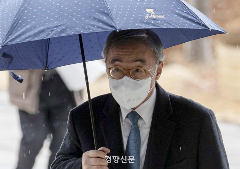 사법농단 의혹의 실무 책임자로 지목된 임종헌 전 법원행정처 차장이 지난해 2월5일 서울중앙지법에서 열린 1심 선고에 출석하고 있다. 문재원 기자