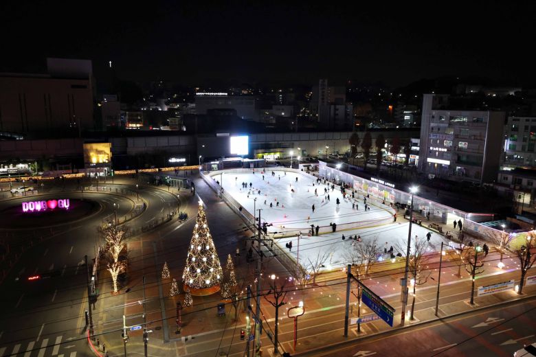 인천 동구 화도진스케이트장이 오는 12일 개장한다.(사진은 지난해 스케이트장 전경). 동구 제공
