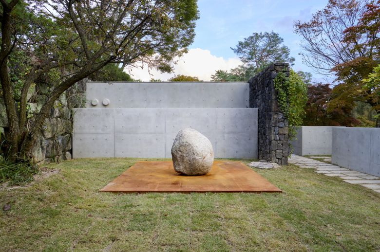 경기 용인시 호암미술관에 설치된 ‘실렌티움(묵시암)’ 외부 전경. 호암미술관 제공