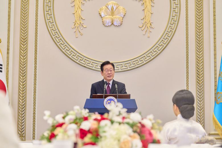 이재명 대통령이 지난 22일 오전 청와대 영빈관에서 열린 대한노인회 초청 오찬 ‘어르신이 걸어온 길, 우리가 이어갈 길’에 참석해 모두발언을 하고 있다. 대통령실 제공