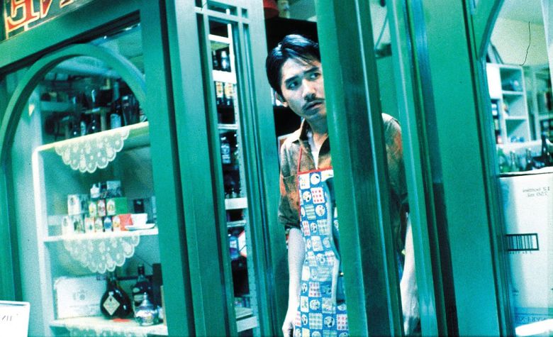 영화 <화양연화: 특별판>의 한 장면. 2001년 홍콩 차우의 모습. 디스테이션 제공