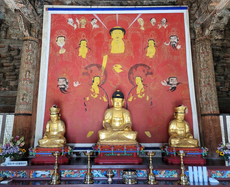 국가지정문화유산 보물로 지정 예고된 ‘양산 신흥사 석조석가여래삼존좌상 및 복장유물’. 국가유산청 제공