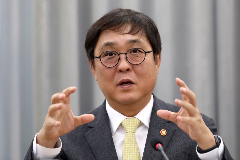 최휘영 문화체육관광부 장관이 지난달 22일 서울 종로구 국립현대미술관 서울관에서 열린 방송영상콘텐츠 업계 간담회에서 발언하고 있다. 문체부 제공