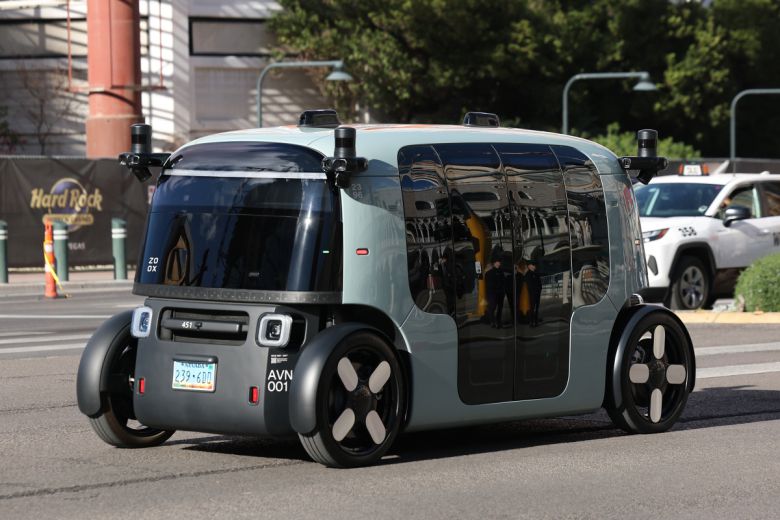 아마존의 자율주행 로보택시 ‘죽스’가 CES 2026이 열리는 미국 라스베이거스 시내를 달리고 있다. 연합뉴스