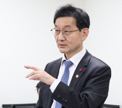 국무총리실 산하 검찰개혁추진단이 12일 검찰청을 폐지하고 신설하는 중대범죄수사청과 공소청 설치법안을 입법예고했다. 사진은 이날 서울 서초구 대검찰청 모습. 연합뉴스