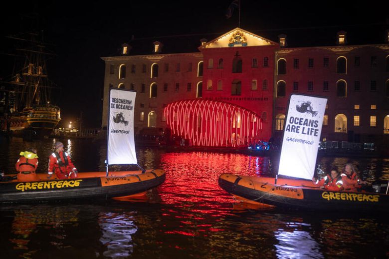 네덜란드에서 공개된 거리 벽화 프로젝트. 그린피스