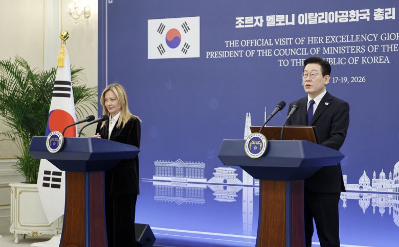이재명 대통령과 조르자 멜로니 이탈리가 총리가 19일 청와대 본관에서 한-이탈리아 공동언론발표를 하고 있다. 청와대사진기자단