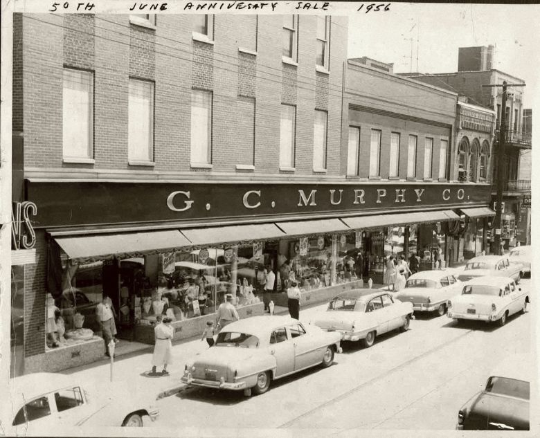 1950년대 미국 펜실베니아주 찰로이의 풍경. 과거 유리·석탄산업으로 호황을 누렸던 이 도시는 한때 ‘매직 시티’라는 별명으로 불렸다.
