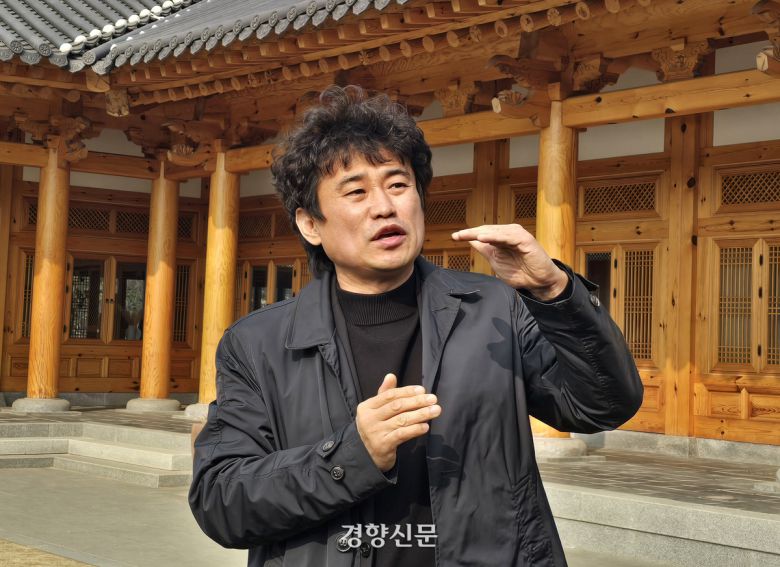 지난 15일 전주 연화정도서관에서 만난 임채엽 건축사. 김지혜 기자