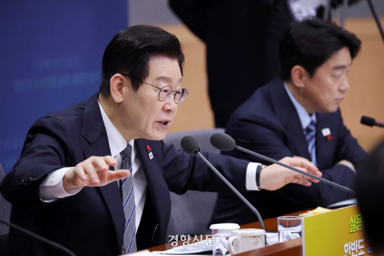 이재명 대통령이 지난해 12월19일 정부서울청사 별관에서 열린 외교부(재외동포청)·통일부 업무보고에서 발언하고 있다. 대통령실사진기자단