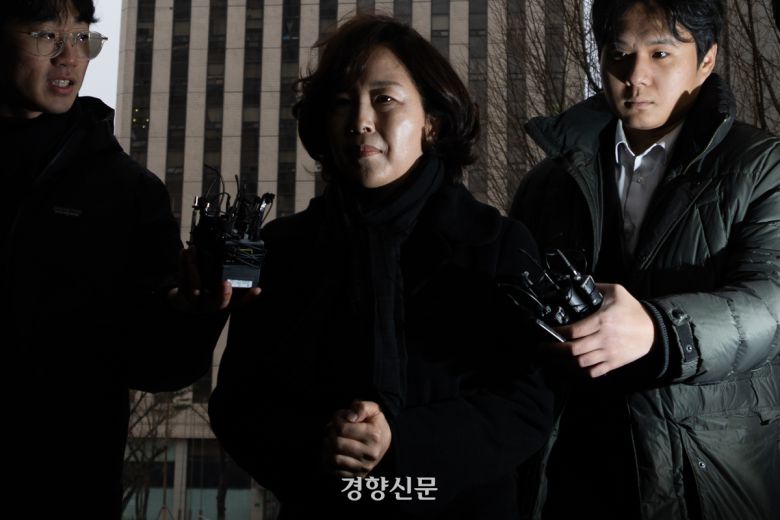 강선우 무소속 의원에게 공천헌금 1억원을 건넨 혐의를 받는 김경 서울시의원이 지난 15일 2차 조사를 받기 위해 마포구 서울경찰청 공공범죄수사대로 출석하고 있다. 성동훈 기자