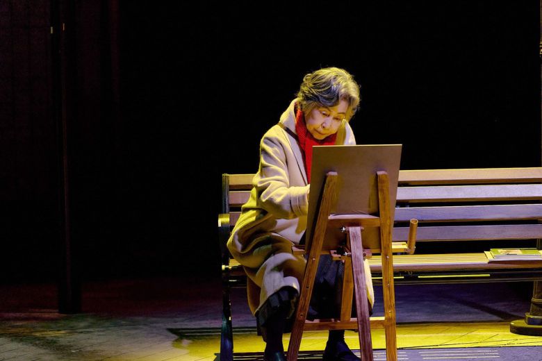 연극 <노인의 꿈>에서 춘애 역을 맡은 배우 손숙. 수컴퍼니 제공