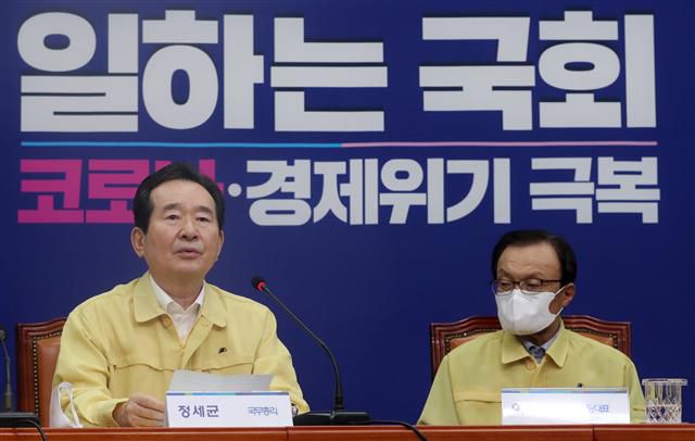 고위 당정 협의 모두발언하는 정세균 총리 - (서울=뉴스1) 박세연 기자 = 정세균 국무총리가 12일 오전 서울 여의도 국회에서 열린 고위 당정협의회에서 모두발언을 하고 있다. 당정청은 이번 협의회에서 재난지원금 상향과 수혜 추경을 논의한다. 2020.8.12/뉴스1